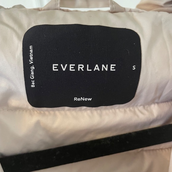 Everlane Renew Puffer Hoodie Cream - Picture 6 of 6